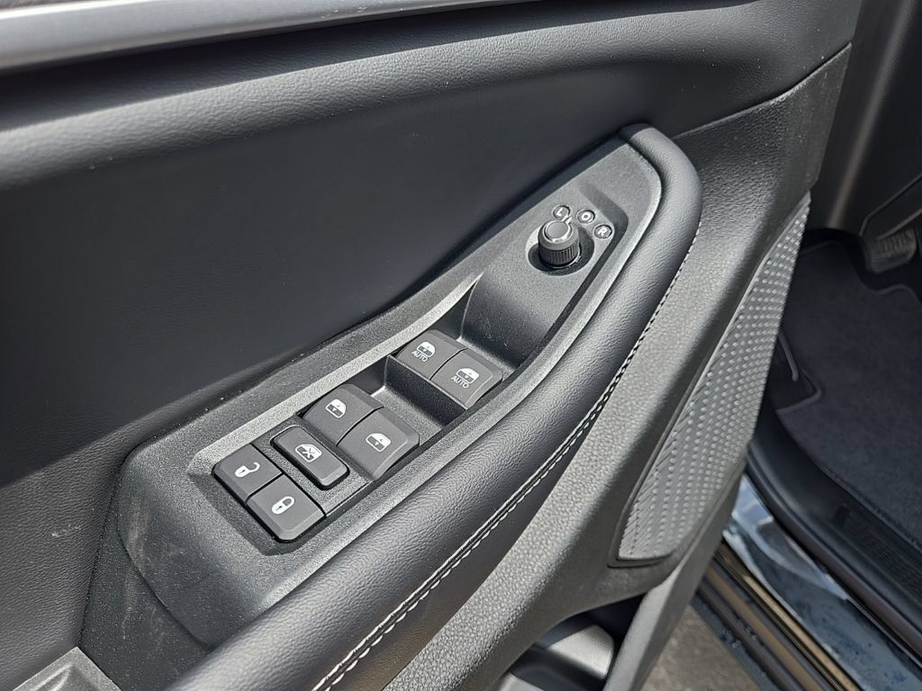 New 2026 Jeep Grand Cherokee L Limited w/ Limited Altitude Package AWD/4WD image 30