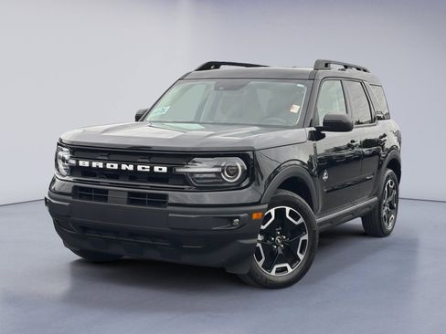 Used 2024 Ford Bronco Sport Outer Banks w/ Tech Package image 2