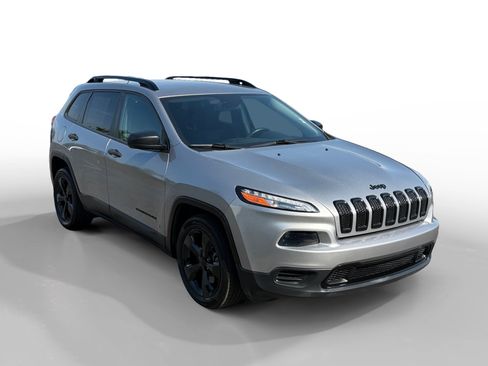 Used 2016 Jeep Cherokee Sport FWD image 7