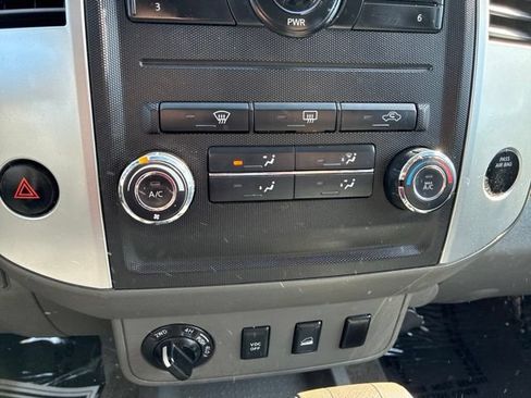 Used 2010 Nissan Frontier SE AWD/4WD image 32