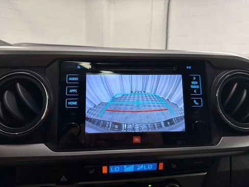 Used 2016 Toyota Tacoma Limited w/ Towing Package AWD/4WD image 19