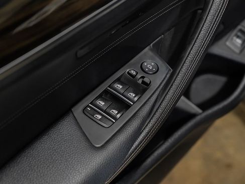 Used 2019 BMW 530i w/ Convenience Package image 47