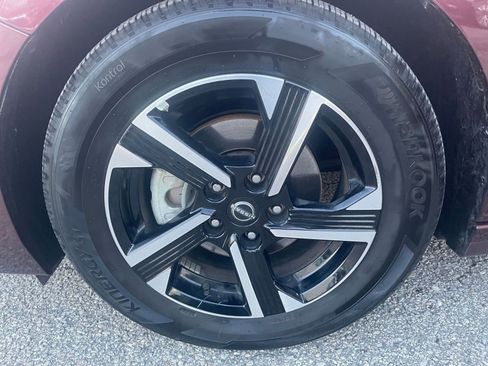 Used 2025 Nissan Sentra SV image 28