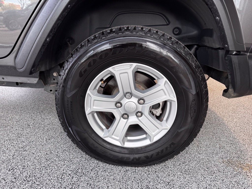Used 2021 Jeep Wrangler Unlimited Sport AWD/4WD image 13