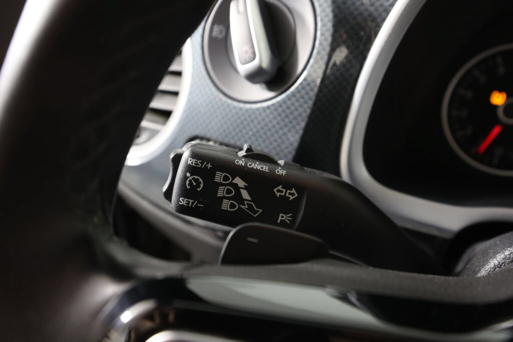 Used 2012 Volkswagen Beetle 2.0T FWD image 22