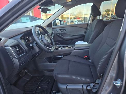 Used 2023 Nissan Rogue S image 22