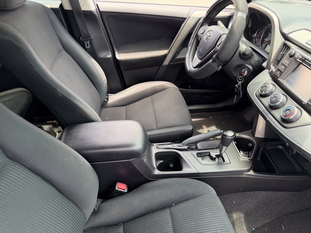 Used 2016 Toyota RAV4 LE FWD image 15