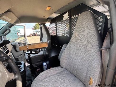 Used 2016 Chevrolet Express 2500 RWD image 20