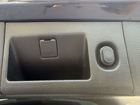 Used 2015 Cadillac Escalade Premium image 35