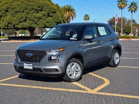 New 2026 Hyundai Venue SE image 2