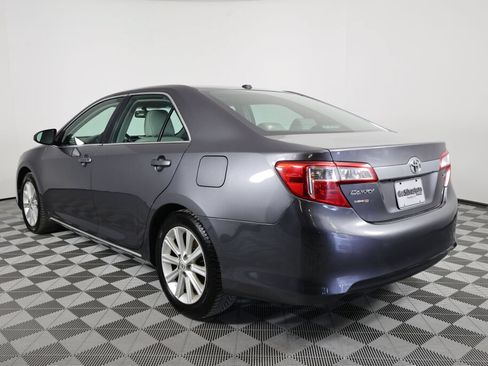 Used 2014 Toyota Camry XLE w/ Leather Package FWD image 4