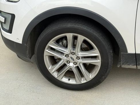 Used 2017 Ford Explorer Limited w/ Equipment Group 301A FWD image 5