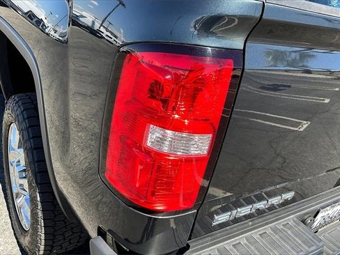 Used 2017 GMC Sierra 2500 Denali w/ Duramax Plus Package image 28