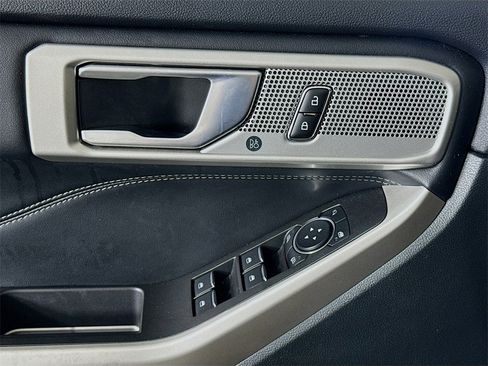 Used 2024 Ford Explorer Limited image 23