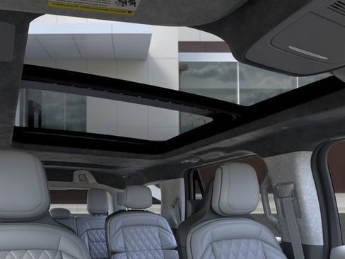 New 2026 Lincoln Navigator Black Label AWD/4WD image 22