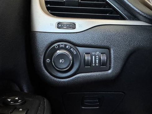 Used 2015 Jeep Cherokee Latitude FWD image 24