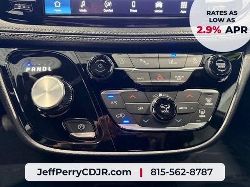 New 2027 Chrysler Pacifica Select AWD/4WD image 18