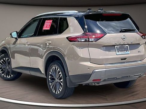 Certified 2025 Nissan Rogue SL w/ Tech Package FWD image 11