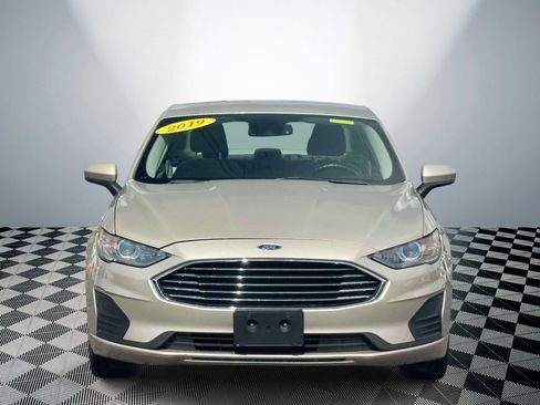 Used 2019 Ford Fusion SE FWD image 2