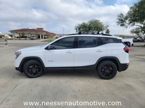 Used 2022 GMC Terrain AT4 w/ Infotainment Package II image 4