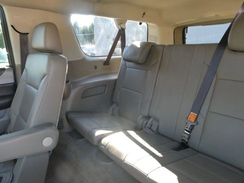 Used 2018 Chevrolet Suburban LT image 31