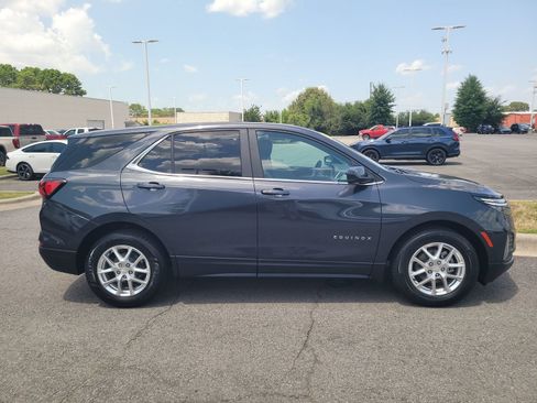 Used 2022 Chevrolet Equinox LT FWD image 2