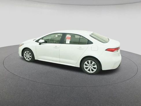 Used 2026 Toyota Corolla LE image 4