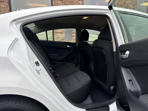 Used 2018 Kia Forte LX image 12