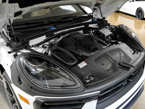 Used 2024 Porsche Macan image 53