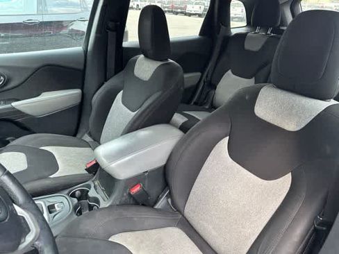 Used 2014 Jeep Cherokee Latitude AWD/4WD image 4
