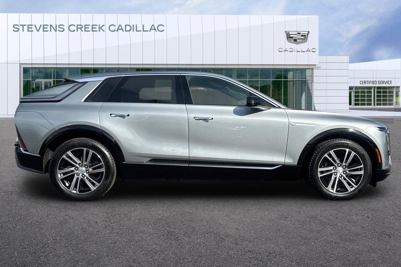 Certified 2024 Cadillac Lyriq Luxury RWD image 2