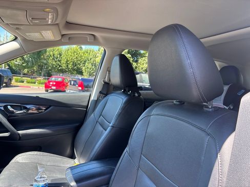 Used 2020 Nissan Rogue SL w/ Premium Package AWD/4WD image 7