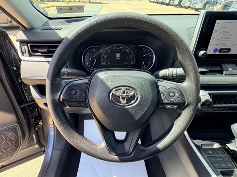 Used 2025 Toyota RAV4 XLE AWD/4WD image 13