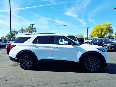 Certified 2025 Ford Explorer ST-Line w/ Premium Package AWD/4WD image 7