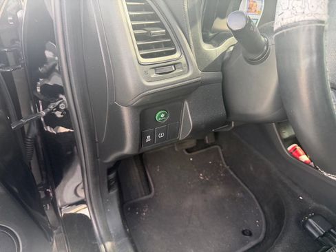 Used 2019 Honda HR-V LX image 14