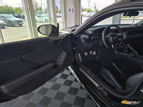 Used 2023 Toyota GR86 Premium w/ ALL Weather Mat Package (TMS) RWD image 33