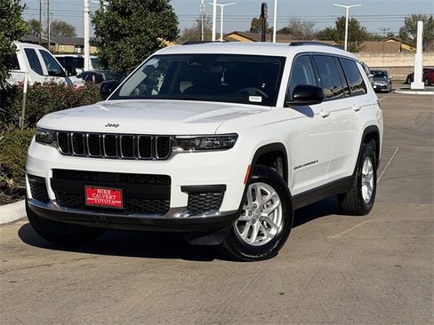 Used 2023 Jeep Grand Cherokee L Laredo image 2