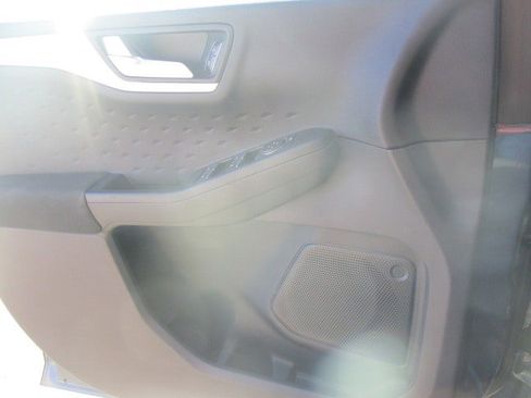 Used 2020 Ford Escape SE image 10