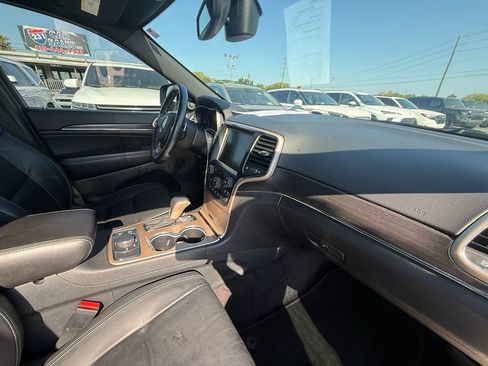 Used 2017 Jeep Grand Cherokee Limited AWD/4WD image 25
