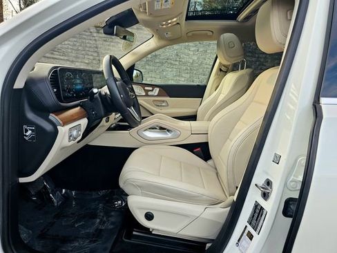 Used 2022 Mercedes-Benz GLS 450 4MATIC image 19