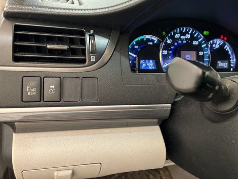Used 2012 Toyota Camry XLE w/ Leather Pkg FWD image 20