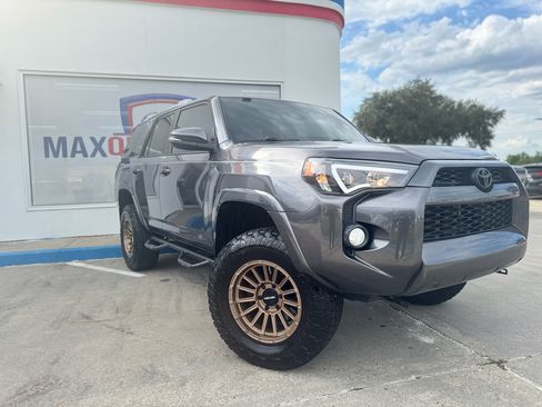 Used 2018 Toyota 4Runner SR5 image 12