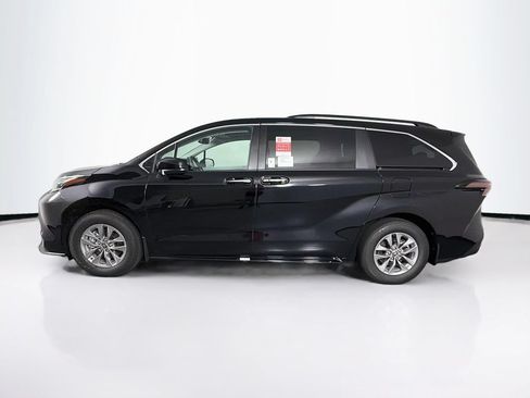 New 2026 Toyota Sienna XLE FWD image 5