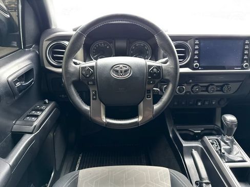 Used 2020 Toyota Tacoma TRD Sport w/ Technology Package AWD/4WD image 17