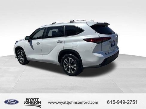 Used 2023 Toyota Highlander XLE image 6