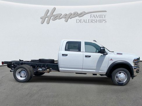 New 2026 RAM 5500 Tradesman w/ Chrome Appearance Group AWD/4WD image 3