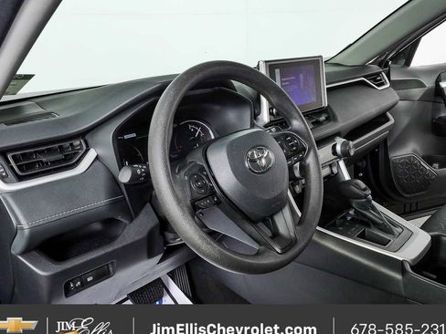 Used 2025 Toyota RAV4 XLE FWD image 4