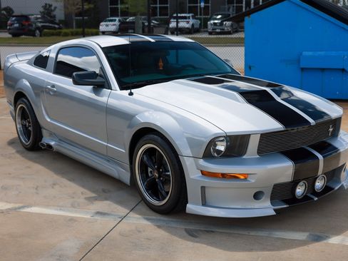 Used 2006 Ford Mustang GT Premium RWD image 18