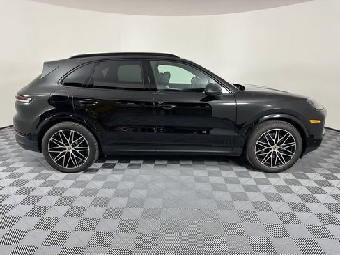 Certified 2024 Porsche Cayenne w/ Premium Package Plus (PFM) AWD/4WD image 11