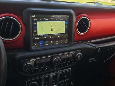 Used 2018 Jeep Wrangler Rubicon AWD/4WD image 11
